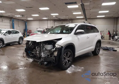 2017 Toyota Highlander Le Plus z USA, uszkodzony, nr VIN 5TDZZRFH5HS218099